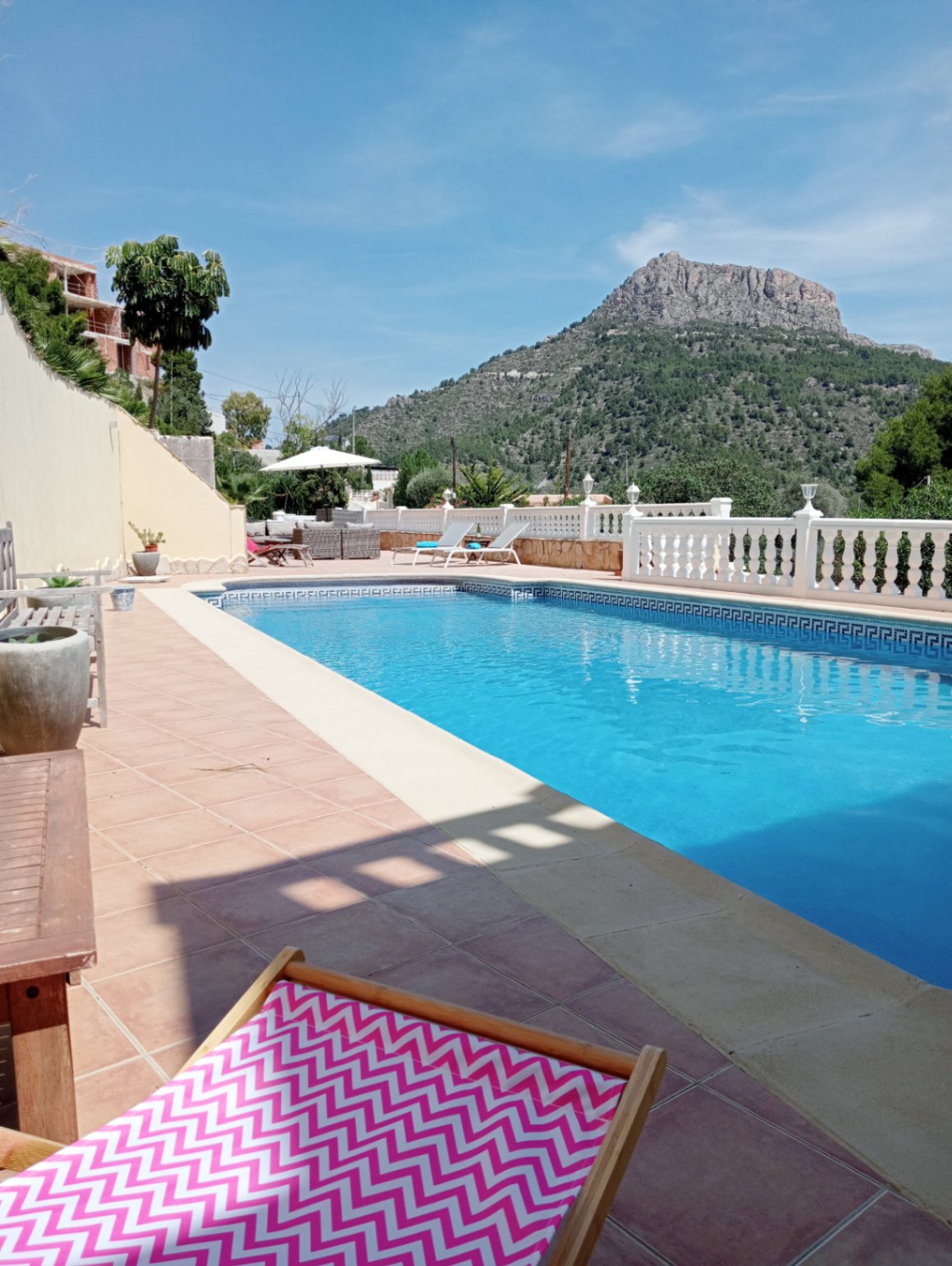 Villa with 4 independent apartments for sale in Calpe
