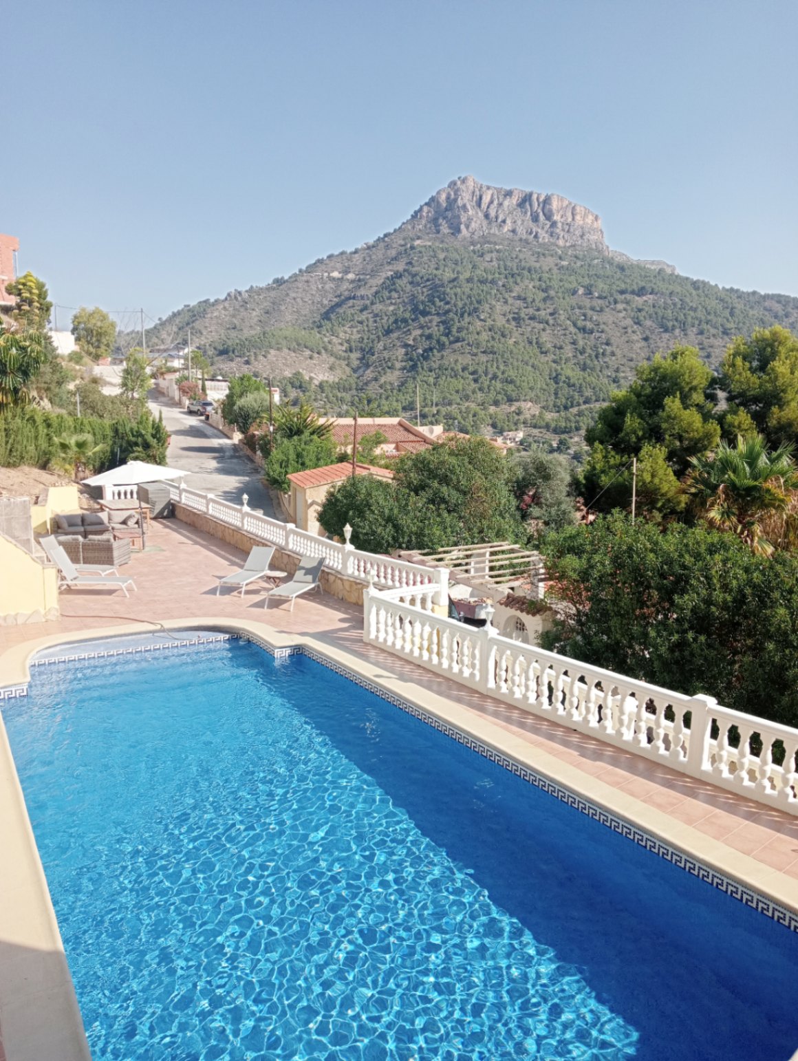 Villa with 4 independent apartments for sale in Calpe
